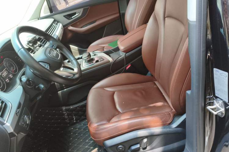 Used Audi Q7 2019 55 TFSI Technology Edition Left Front Seat