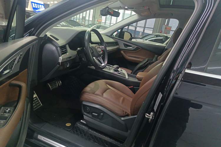 Used Audi Q7 2019 55 TFSI Technology Edition Left Front Seat