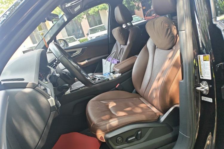 Used Audi Q7  Left Front Seat
