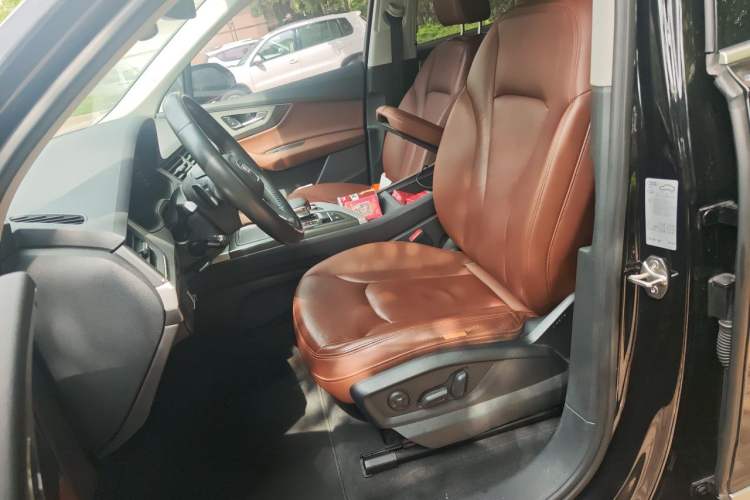 Used Audi Q7 2019 55 TFSI Technology Edition Left Front Seat