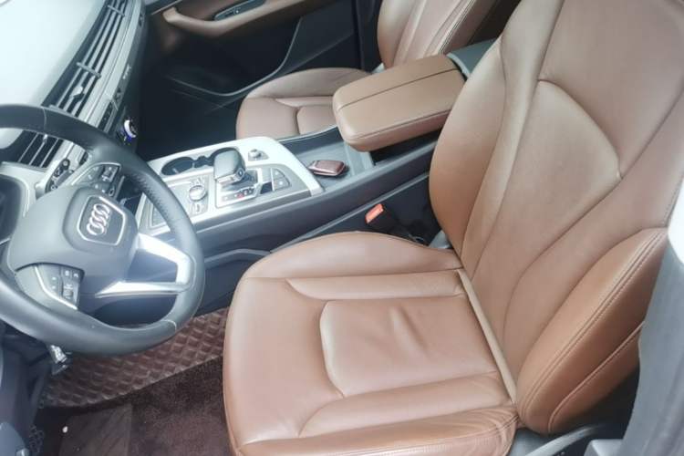 Used Audi Q7 2019 55 TFSI Technology Edition Left Front Seat