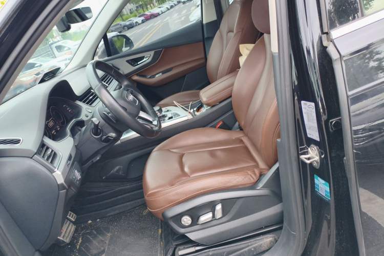 Used Audi Q7 2019 45 TFSI Comfort Model Left Front Seat