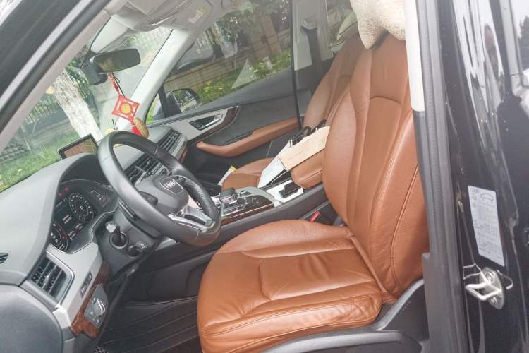 Used Audi Q7 2019 55 TFSI Technology Edition Left Front Seat