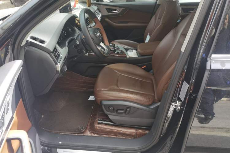 Used Audi Q7 2019 45 TFSI Comfort Model Left Front Seat
