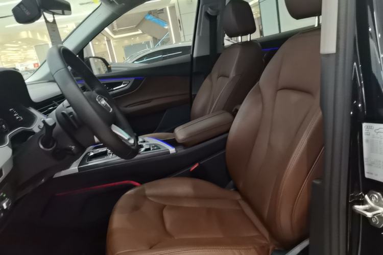 Used Audi Q7 2019 55 TFSI Technology Edition Left Front Seat