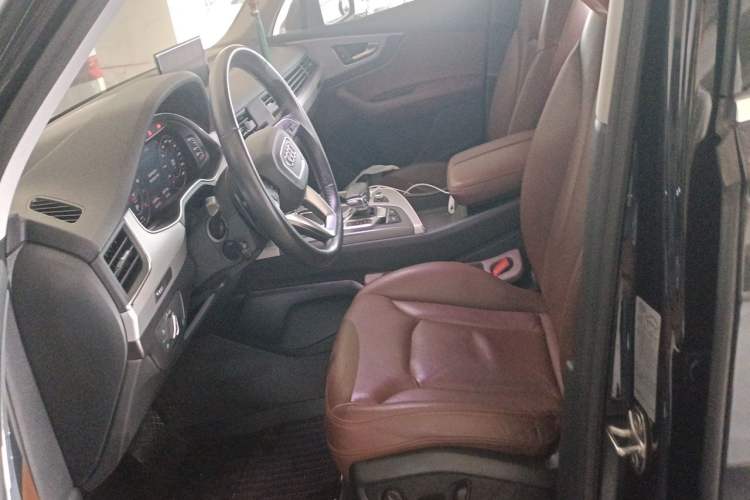 Used Audi Q7  Left Front Seat