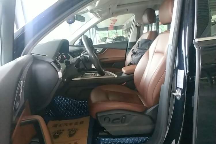 Used Audi Q7 2019 55 TFSI Technology Edition Left Front Seat