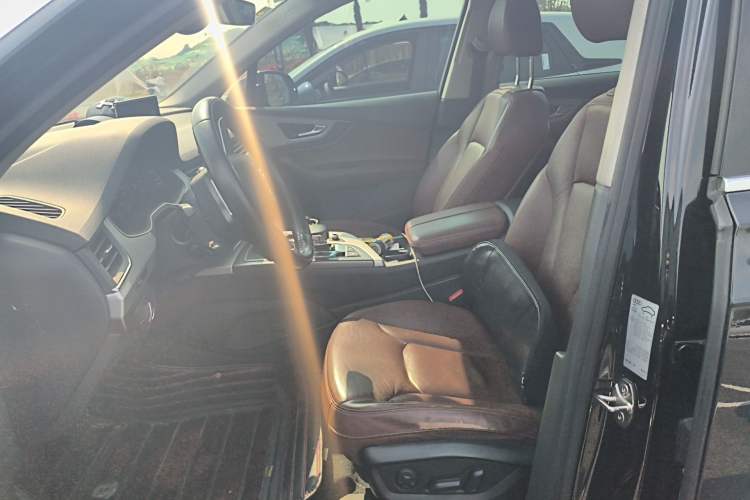 Used Audi Q7 2019 55 TFSI Technology Edition Left Front Seat