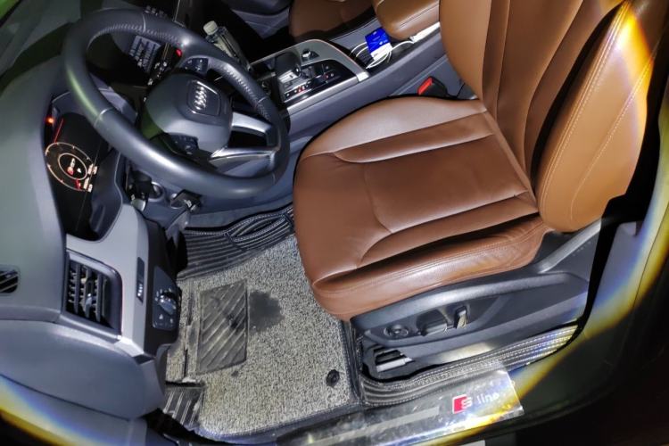 Used Audi Q7 2019 55 TFSI Technology Edition Left Front Seat