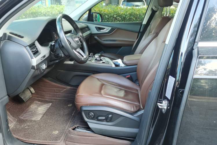 Used Audi Q7 2019 45 TFSI Comfort Model Left Front Seat
