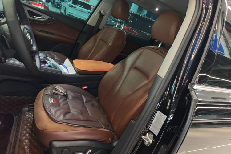 Used Audi Q7 2019 2.0T Standard Model Middle East Left Front Seat
