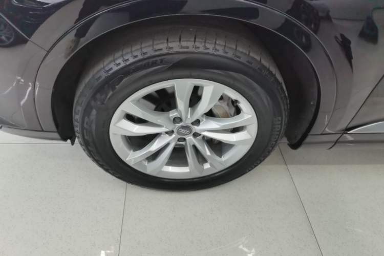 Used Audi Q7 2019 55 TFSI Technology Edition Left Front Wheel Hub
