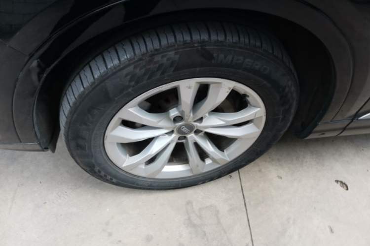 Used Audi Q7 2019 55 TFSI Technology Edition Left Front Wheel Hub