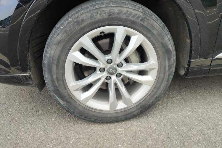 Used Audi Q7 2019 45 TFSI Comfort Model Left Front Wheel Hub