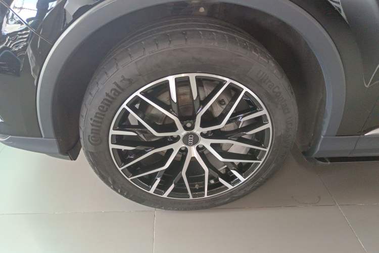 Used Audi Q7 2019 45 TFSI Comfort Model Left Front Wheel Hub