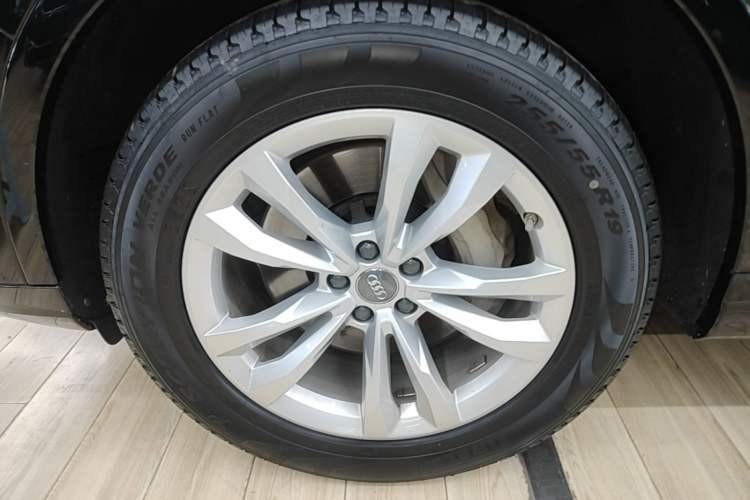 Used Audi Q7 2019 55 TFSI Technology Edition Left Front Wheel Hub