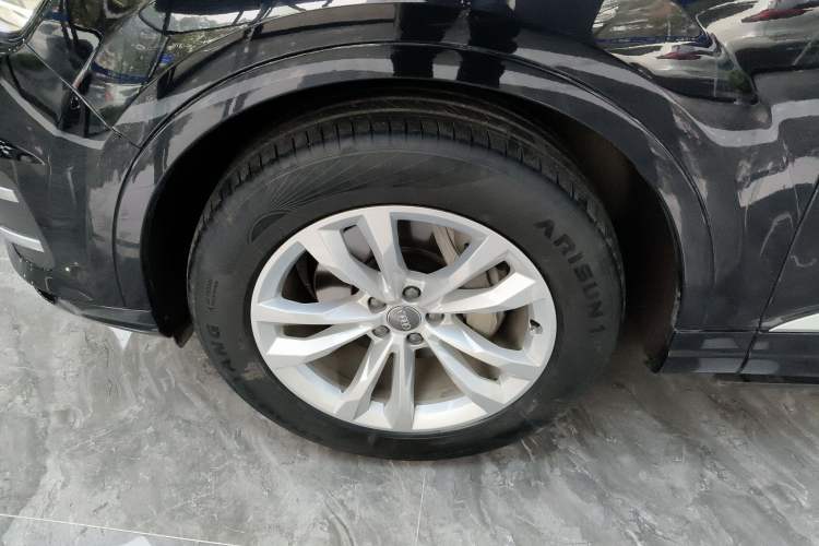 Used Audi Q7 2019 45 TFSI Comfort Model Left Front Wheel Hub