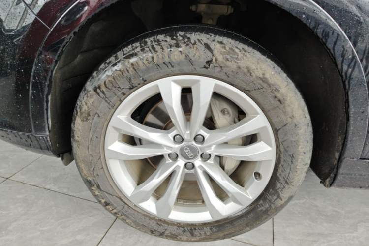 Used Audi Q7 2019 45 TFSI Comfort Model Left Front Wheel Hub