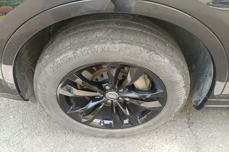 Used Audi Q7 2019 45 TFSI Comfort Model Left Front Wheel Hub