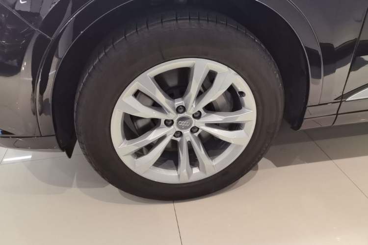 Used Audi Q7 2019 55 TFSI Technology Edition Left Front Wheel Hub