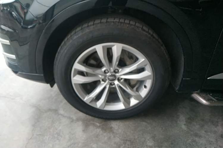 Used Audi Q7 2019 55 TFSI Technology Edition Left Front Wheel Hub