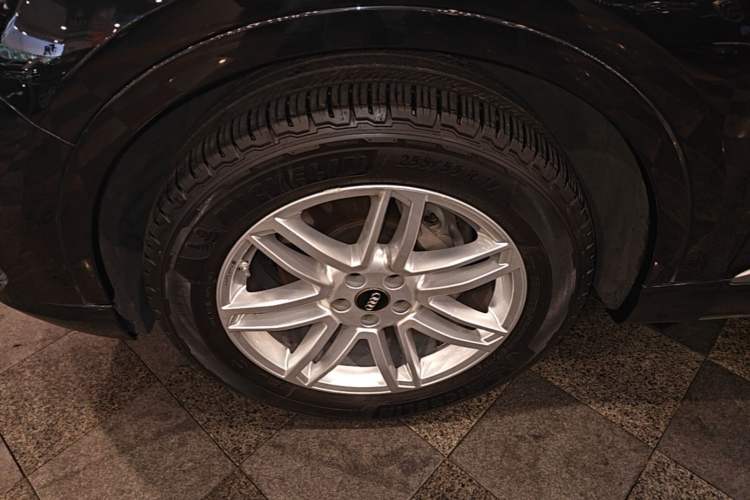 Used Audi Q7 2019 45 TFSI S line Sport Edition Left Front Wheel Hub