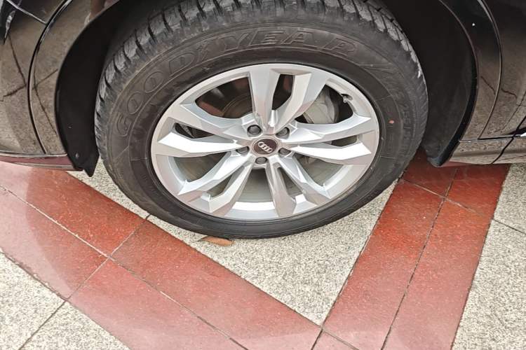 Used Audi Q7 2019 45 TFSI Comfort Model Left Front Wheel Hub