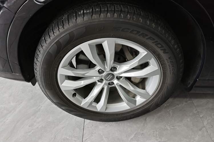 Used Audi Q7 2019 45 TFSI Comfort Model Left Front Wheel Hub