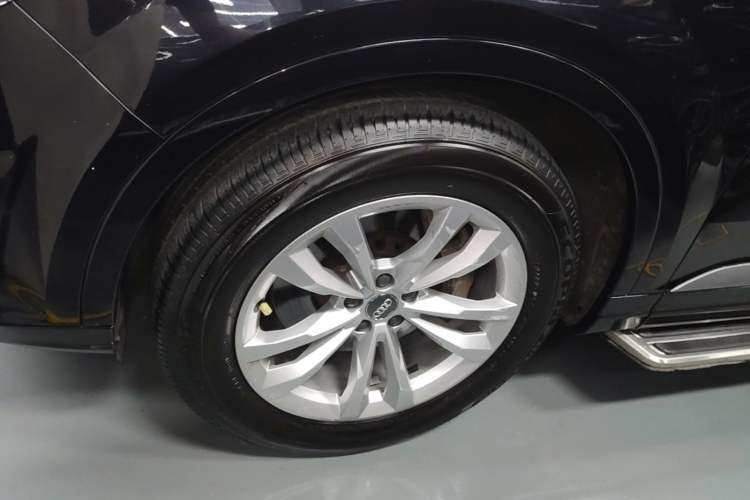 Used Audi Q7 2019 55 TFSI Technology Edition Left Front Wheel Hub