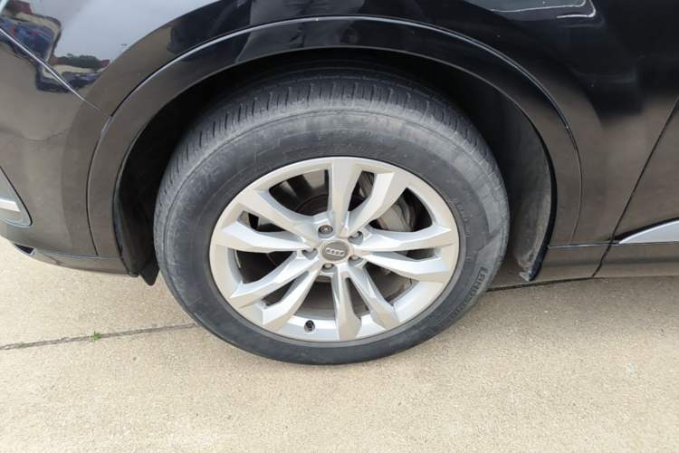 Used Audi Q7 2019 45 TFSI Comfort Model Left Front Wheel Hub