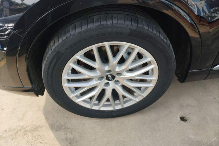 Used Audi Q7 2019 55 TFSI Technology Edition Left Front Wheel Hub