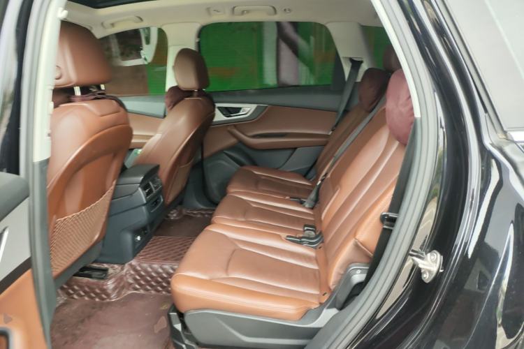 Used Audi Q7 2019 45 TFSI Comfort Model Left Rear Seat