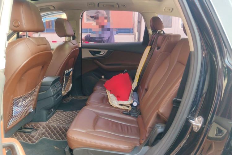Used Audi Q7 2019 45 TFSI Comfort Model Left Rear Seat