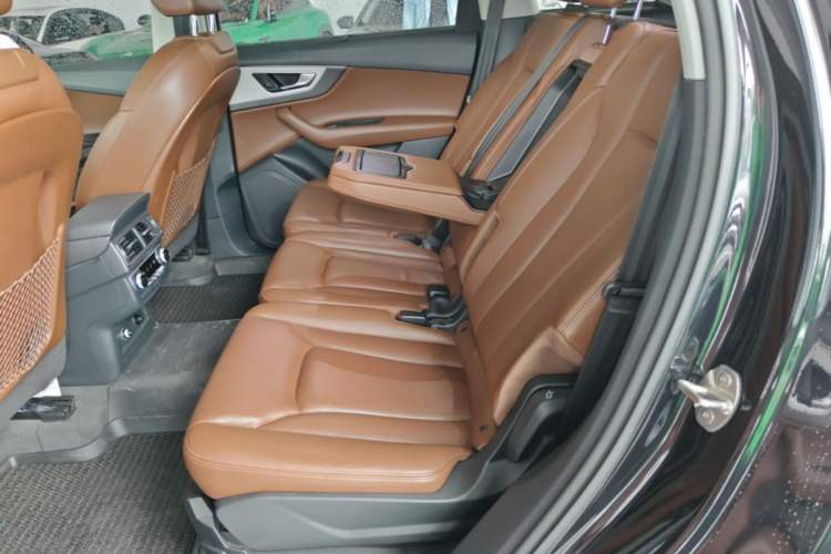Used Audi Q7 2019 45 TFSI Comfort Model Left Rear Seat