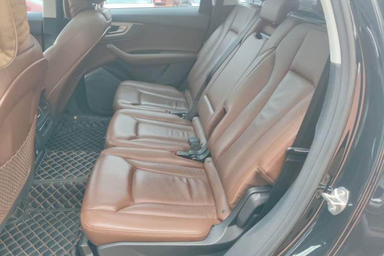 Used Audi Q7 2019 45 TFSI Comfort Model Left Rear Seat