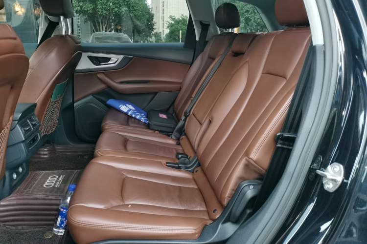 Used Audi Q7 2019 45 TFSI Comfort Model Left Rear Seat