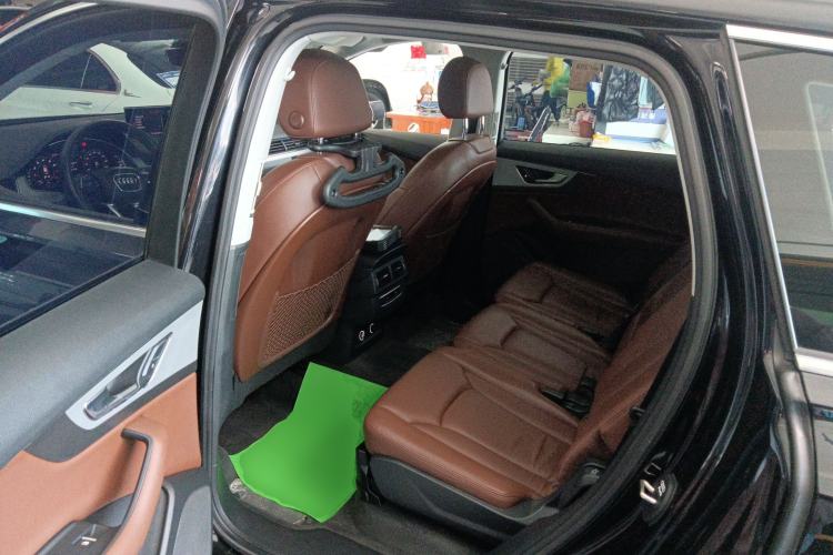 Used Audi Q7 2019 45 TFSI Comfort Model Left Rear Seat