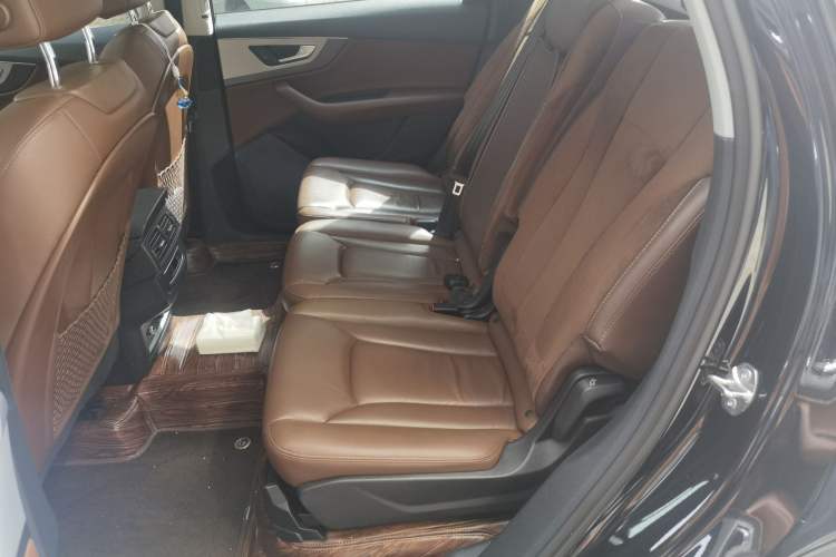 Used Audi Q7 2019 45 TFSI Comfort Model Left Rear Seat