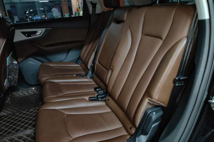 Used Audi Q7 2019 45 TFSI Comfort Model Left Rear Seat