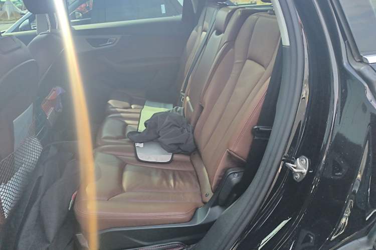 Used Audi Q7 2019 55 TFSI Technology Edition Left Rear Seat
