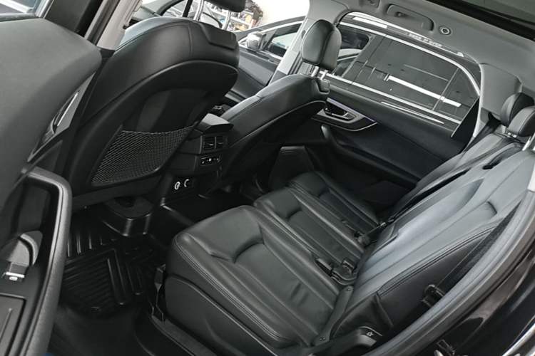 Used Audi Q7 2019 45 TFSI Comfort Model Left Rear Seat
