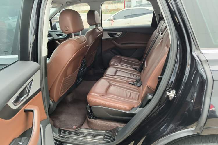 Used Audi Q7 2019 45 TFSI Comfort Model Left Rear Seat