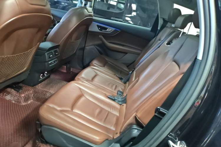 Used Audi Q7 2019 45 TFSI Comfort Model Left Rear Seat