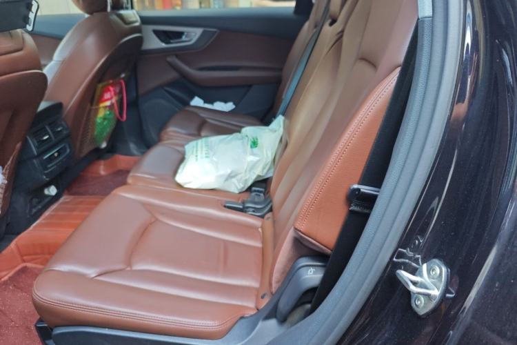 Used Audi Q7 2019 45 TFSI Comfort Model Left Rear Seat