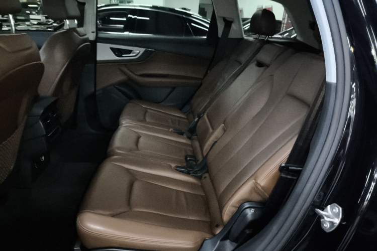 Used Audi Q7 2019 55 TFSI Technology Edition Left Rear Seat