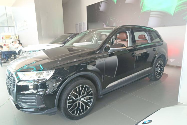 Used Audi Q7 2019 45 TFSI Comfort Model Left Side