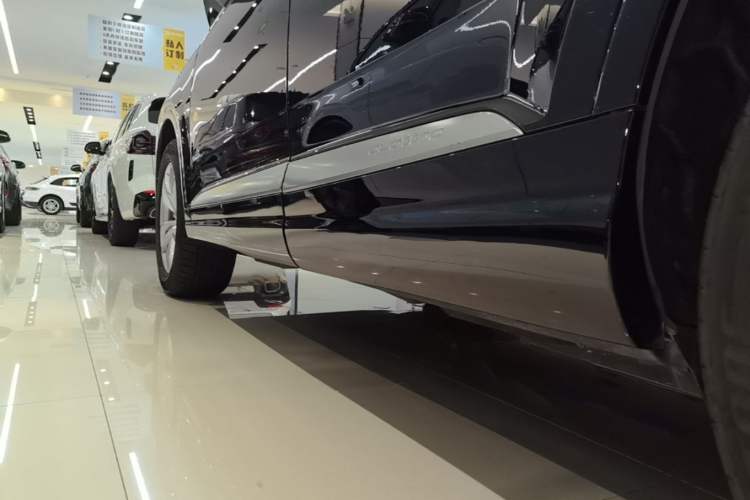 Used Audi Q7 2019 55 TFSI Technology Edition Left Side Sill