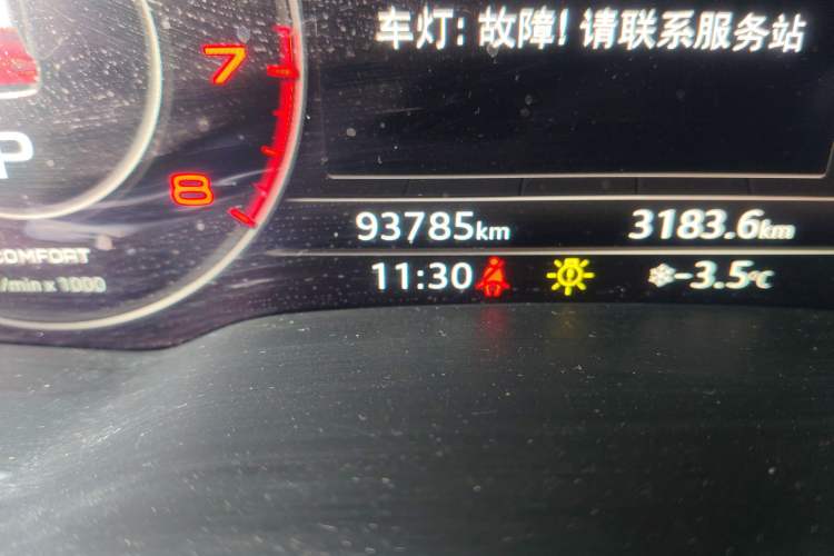 Used Audi Q7 2019 45 TFSI Comfort Model Odometer Close Up