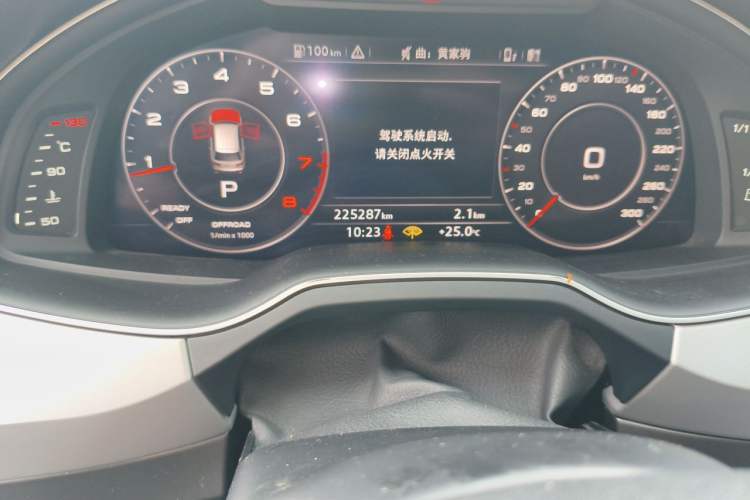 Used Audi Q7 2019 45 TFSI Comfort Model Odometer Close Up