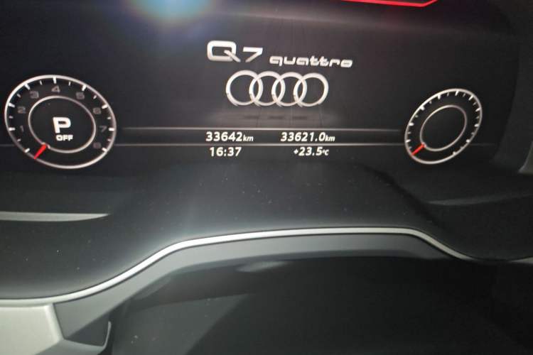 Used Audi Q7 2019 55 TFSI Technology Edition Odometer Close Up